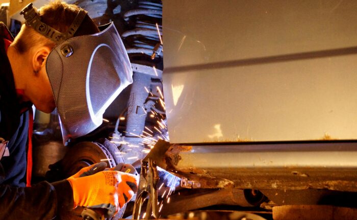 System 16 w stołach spawalniczych - dlaczego jest standardem w precyzyjnej produkcji