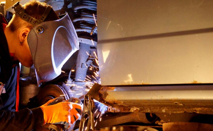 System 16 w stołach spawalniczych - dlaczego jest standardem w precyzyjnej produkcji